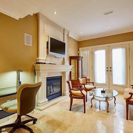 Elegant Apartment With Sauna Toronto Ngoại thất bức ảnh
