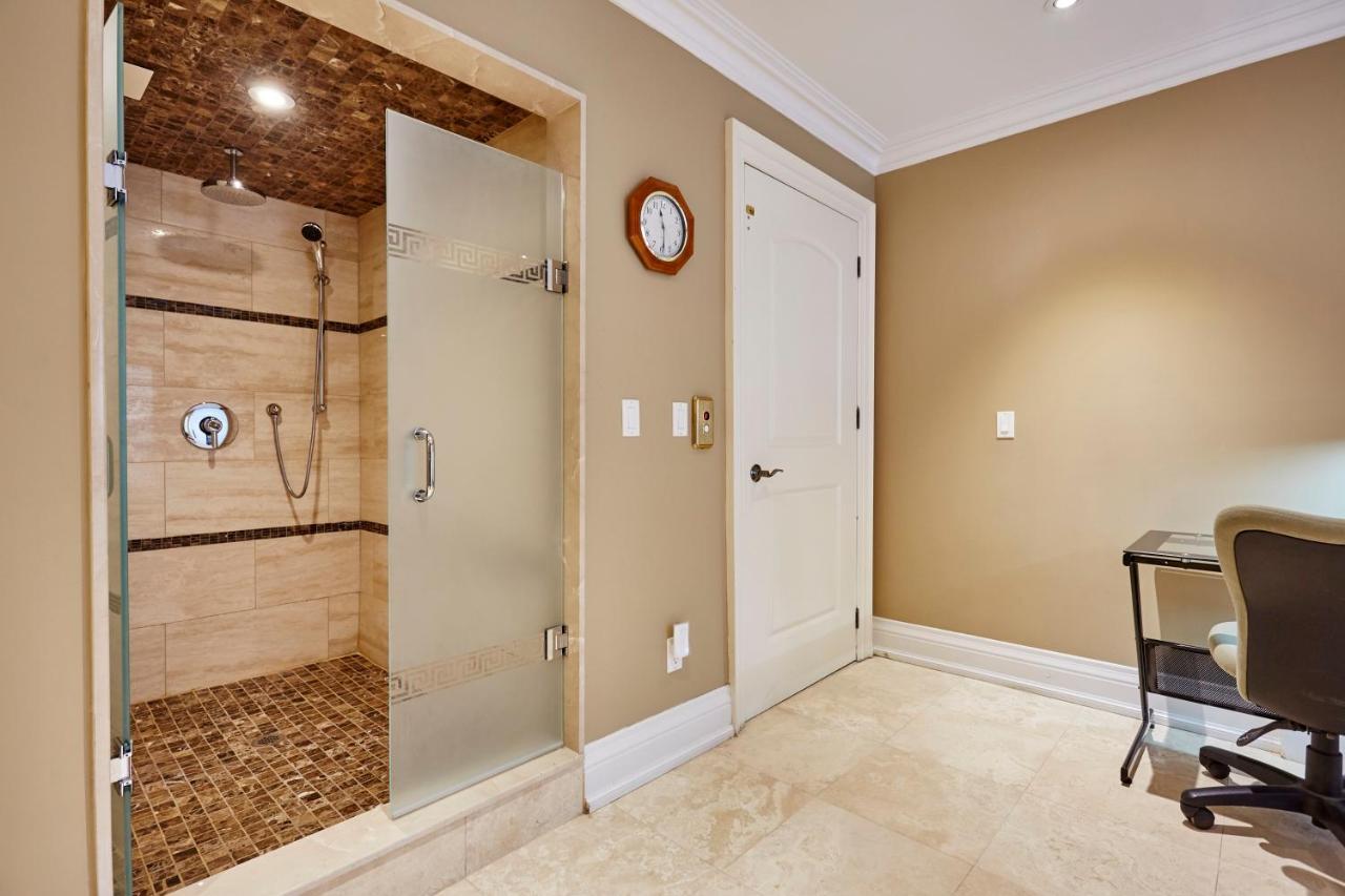 Elegant Apartment With Sauna Toronto Ngoại thất bức ảnh
